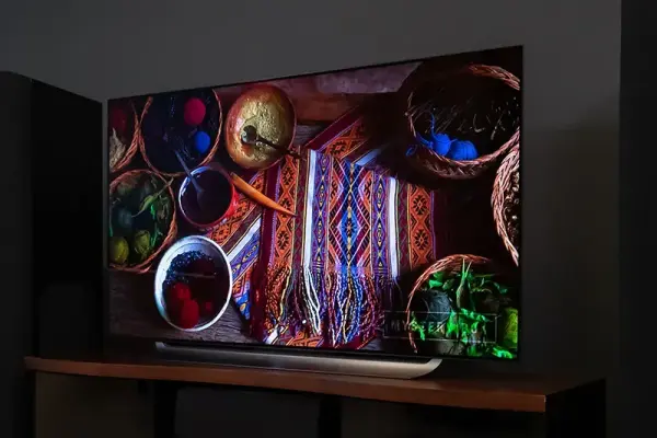 Bạn hỏi: Liệu TV OLED 5 năm tuổi đã lỗi thời chưa? TV 48 inch nào tốt nhất?